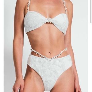 DEVON WINDSOR White Bikini with Pearl Details
